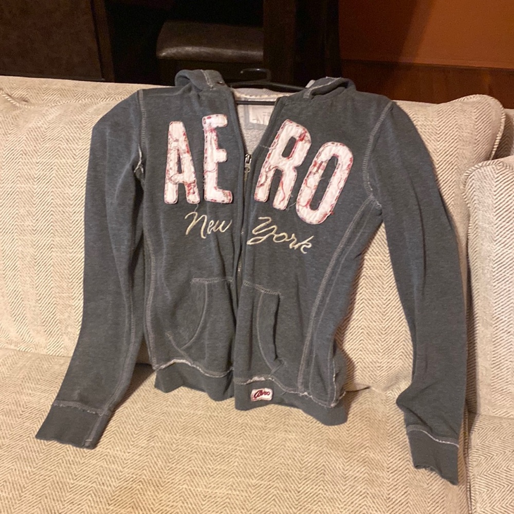 Aeropostale gray sweater says Aero New York
